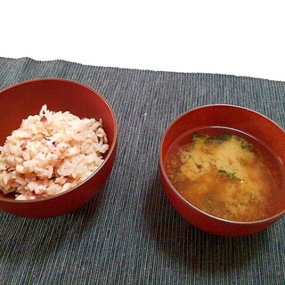 切って入れるだけ！たこ飯にダシでひと味変える味噌汁